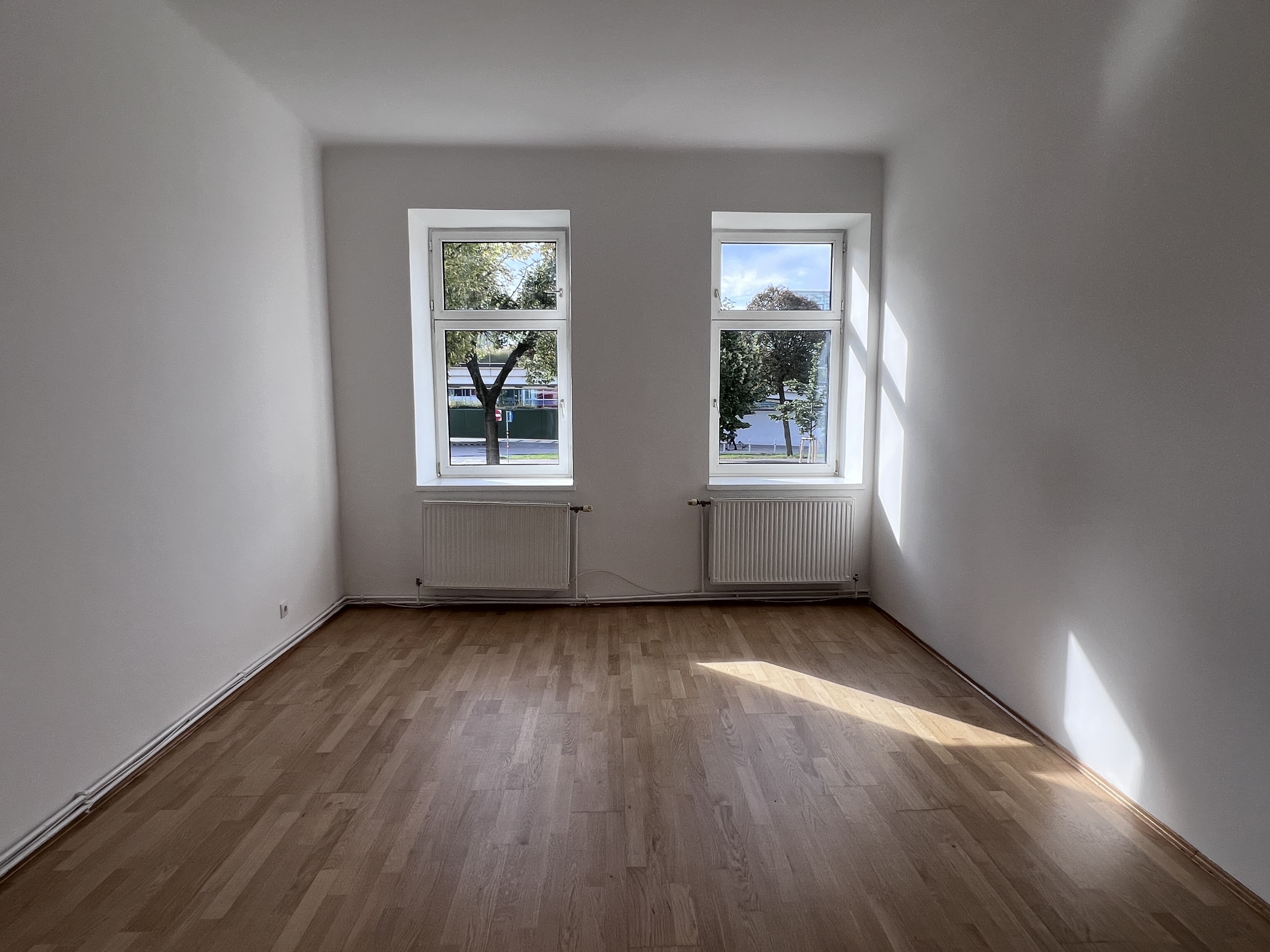 HELLE 3,5-ZIMMER WOHNUNG  – AUSSTELLUNGSSTRAßE