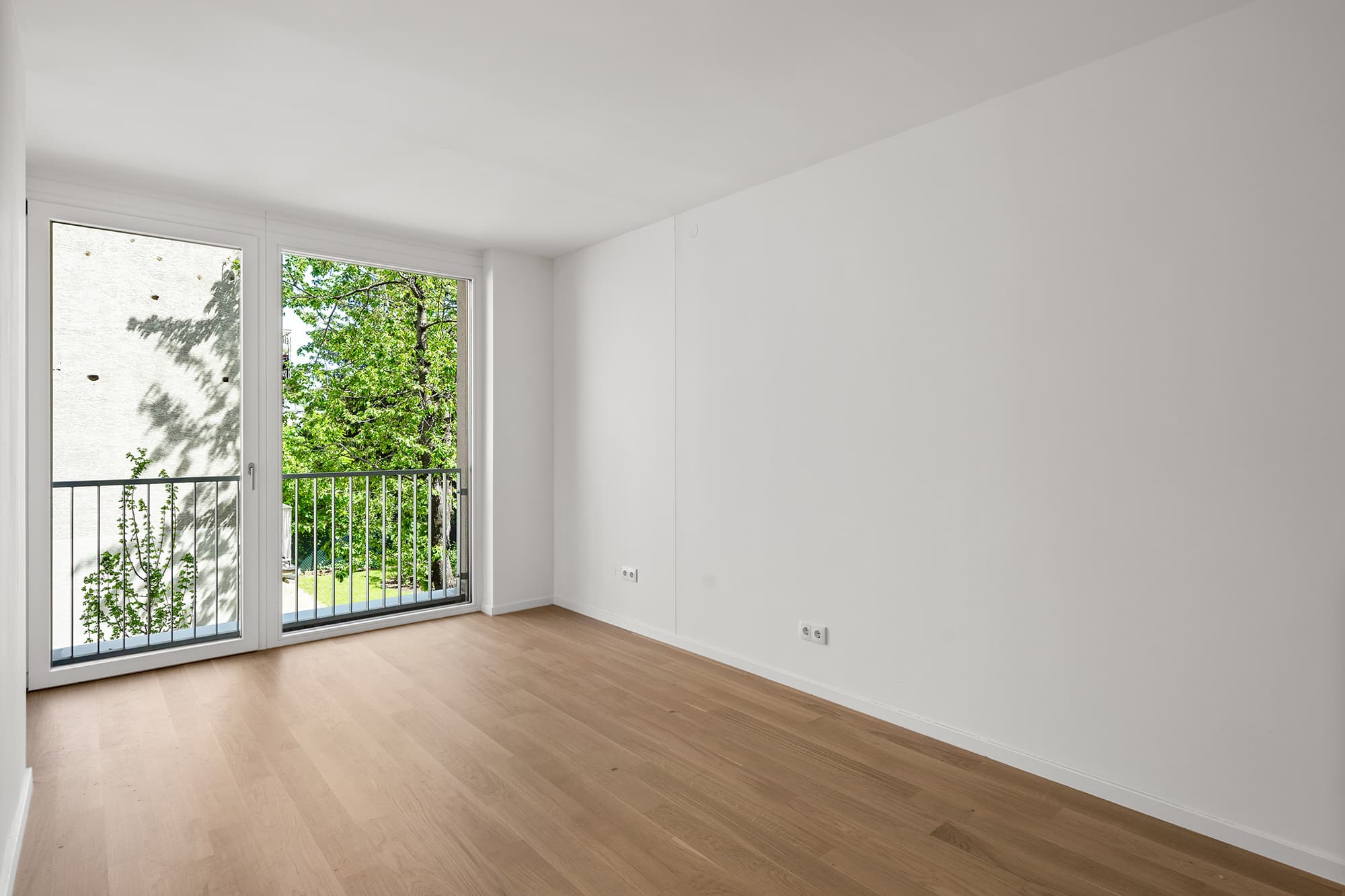 2-Room Apartment with Balcony!