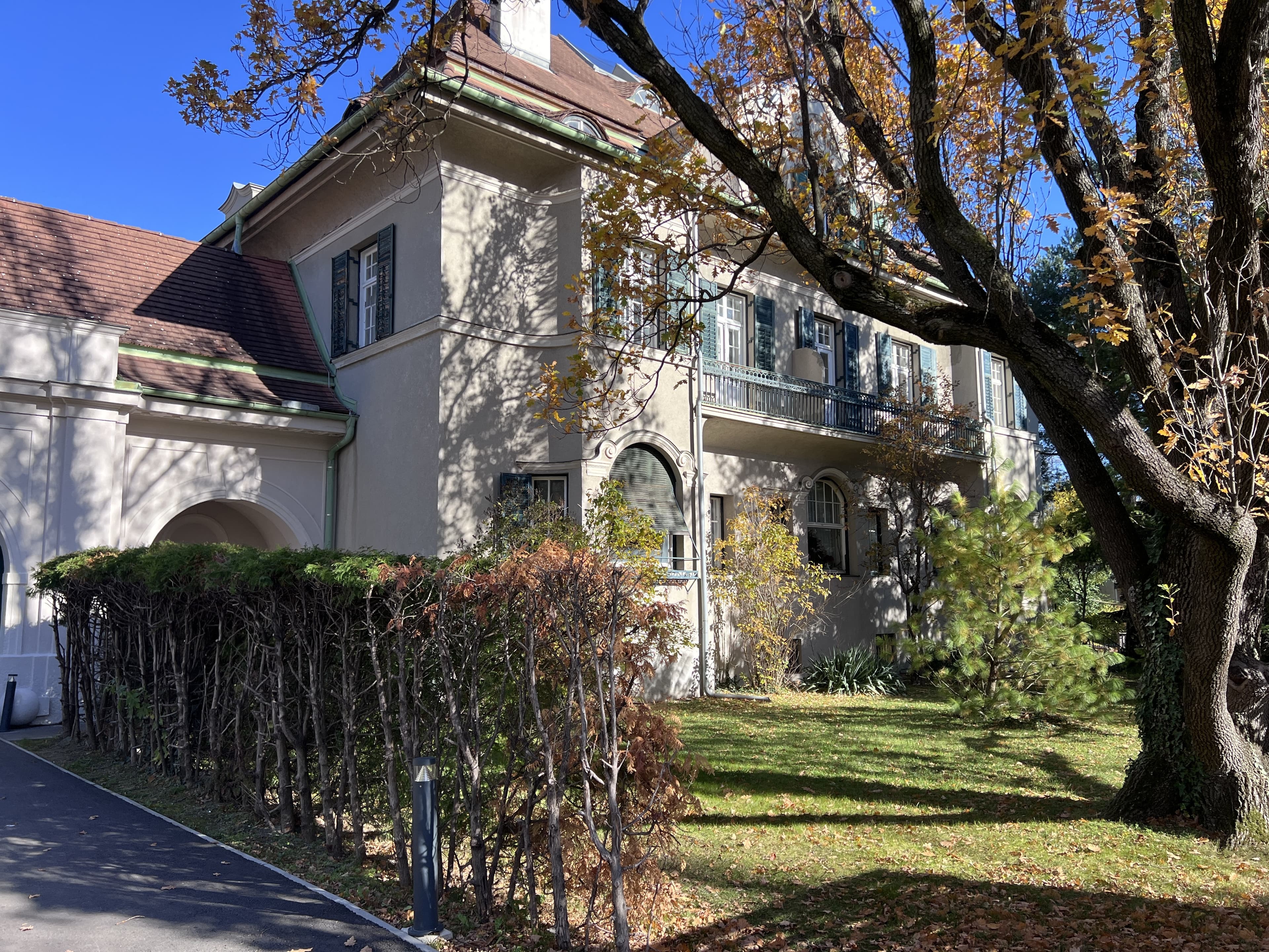 GENERALSANIERTE 2,5 ZIMMER WOHNUNG UNBEFRISTET - IN TOLLER LAGE