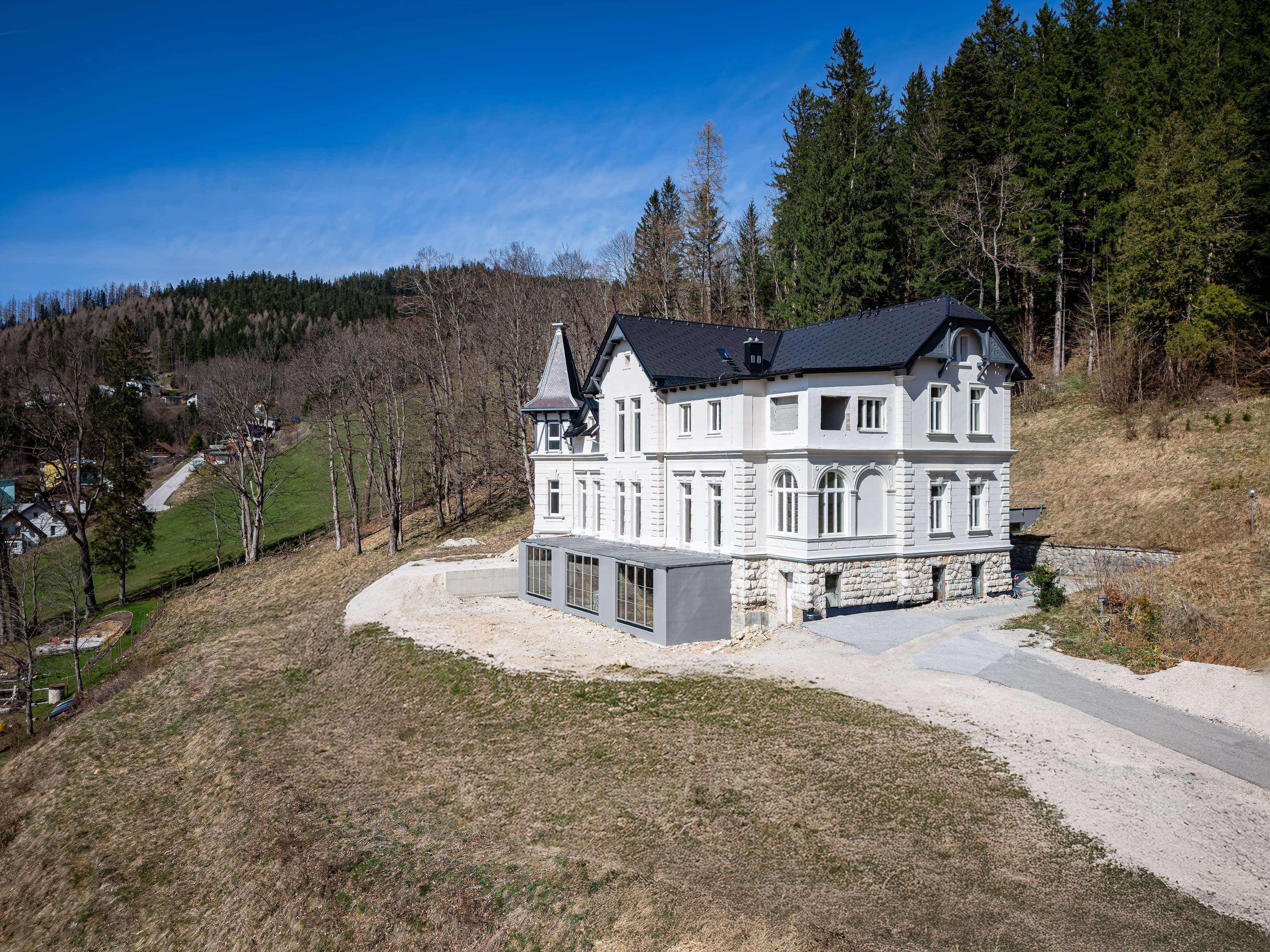 BEEINDRUCKENDE VILLA in GRÜNRUHELAGE!