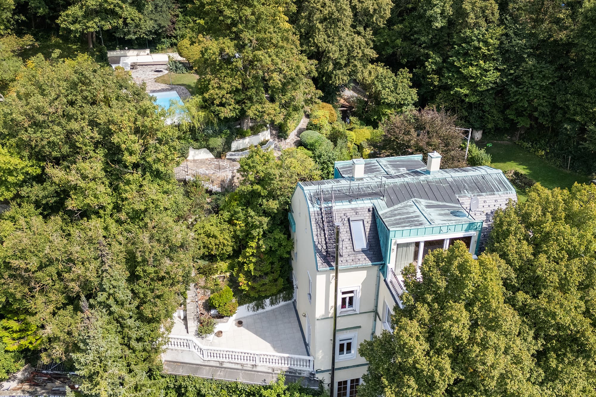 Elegante Villa mit historischem Garten in Dornbach