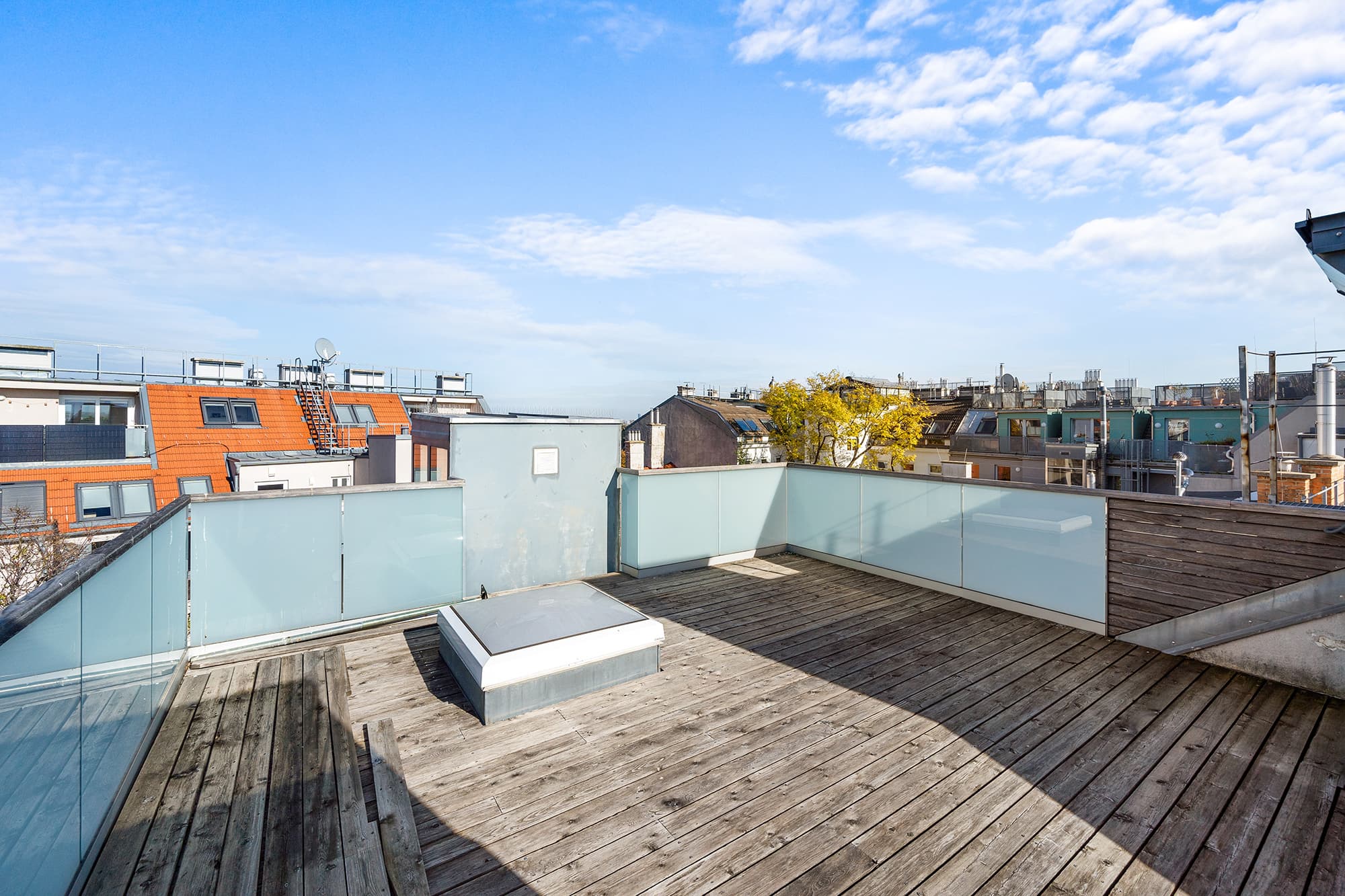 DACHGESCHOSSWOHNUNG MIT DACHTERRASSE - FERNBLICK