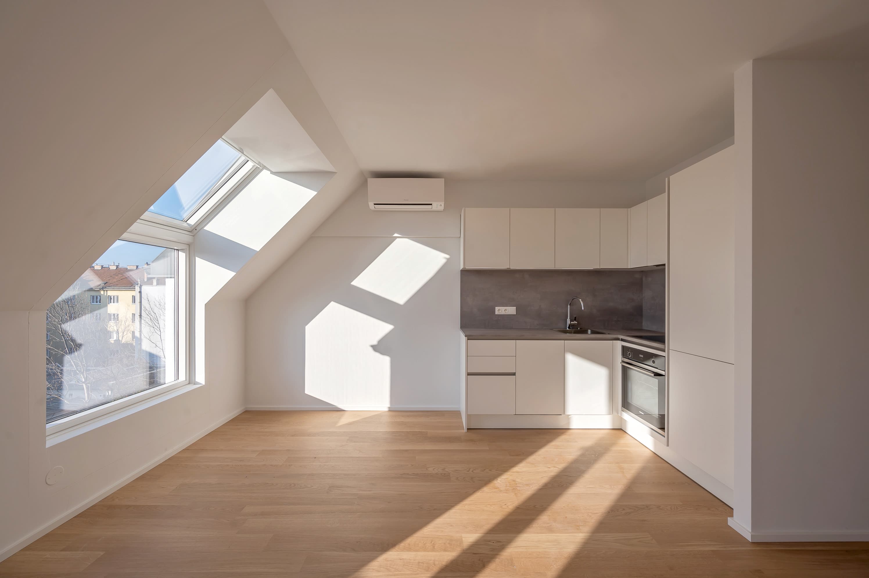 SONNIGE 2-ZIMMER WOHNUNG MIT TERRASSE!