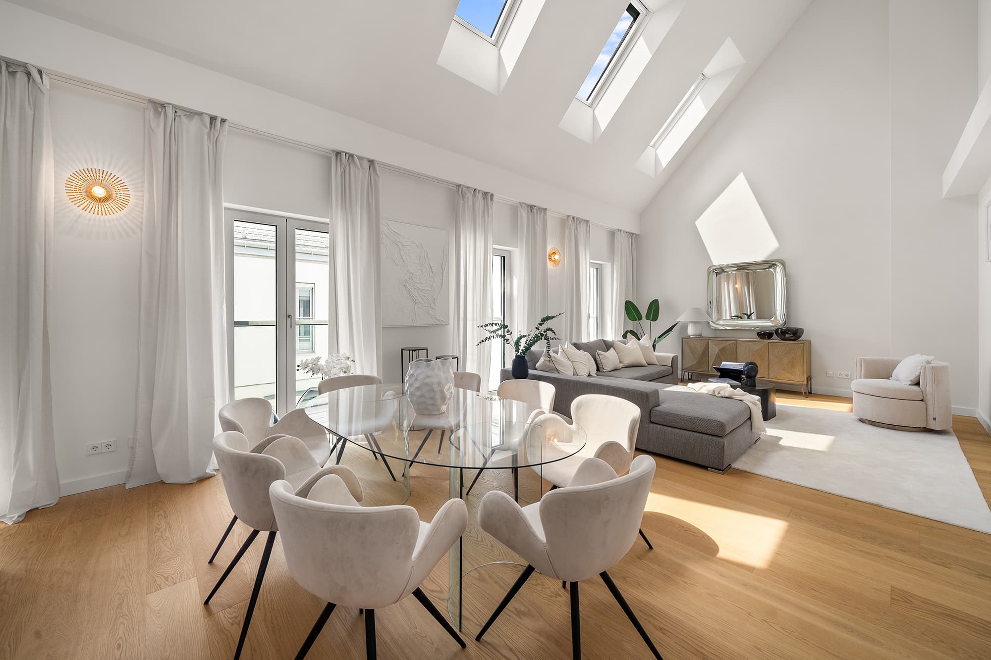 Luxurious Penthouse with Gallery and Rooftop Terrace