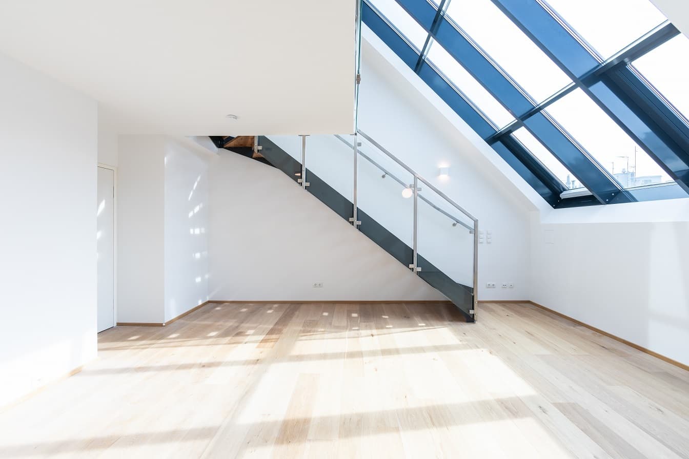 Sonnige Dachgeschoss-Maisonette mit Balkon & Terrasse