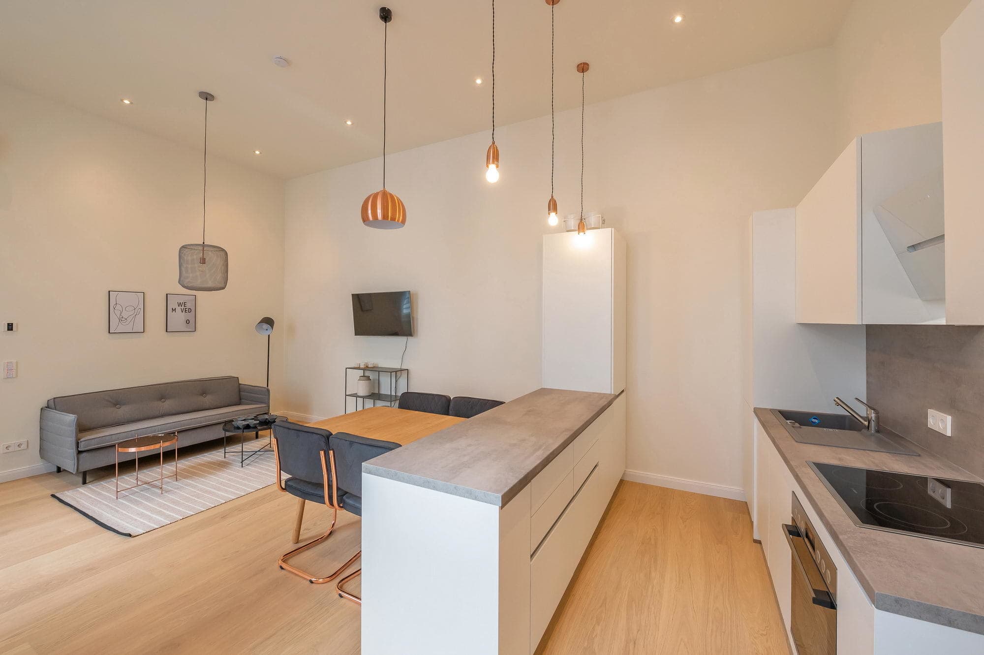TRAUMHAFTE ALTBAU-WOHNUNG MIT WELLNESS & GYM! MÖBLIERT!