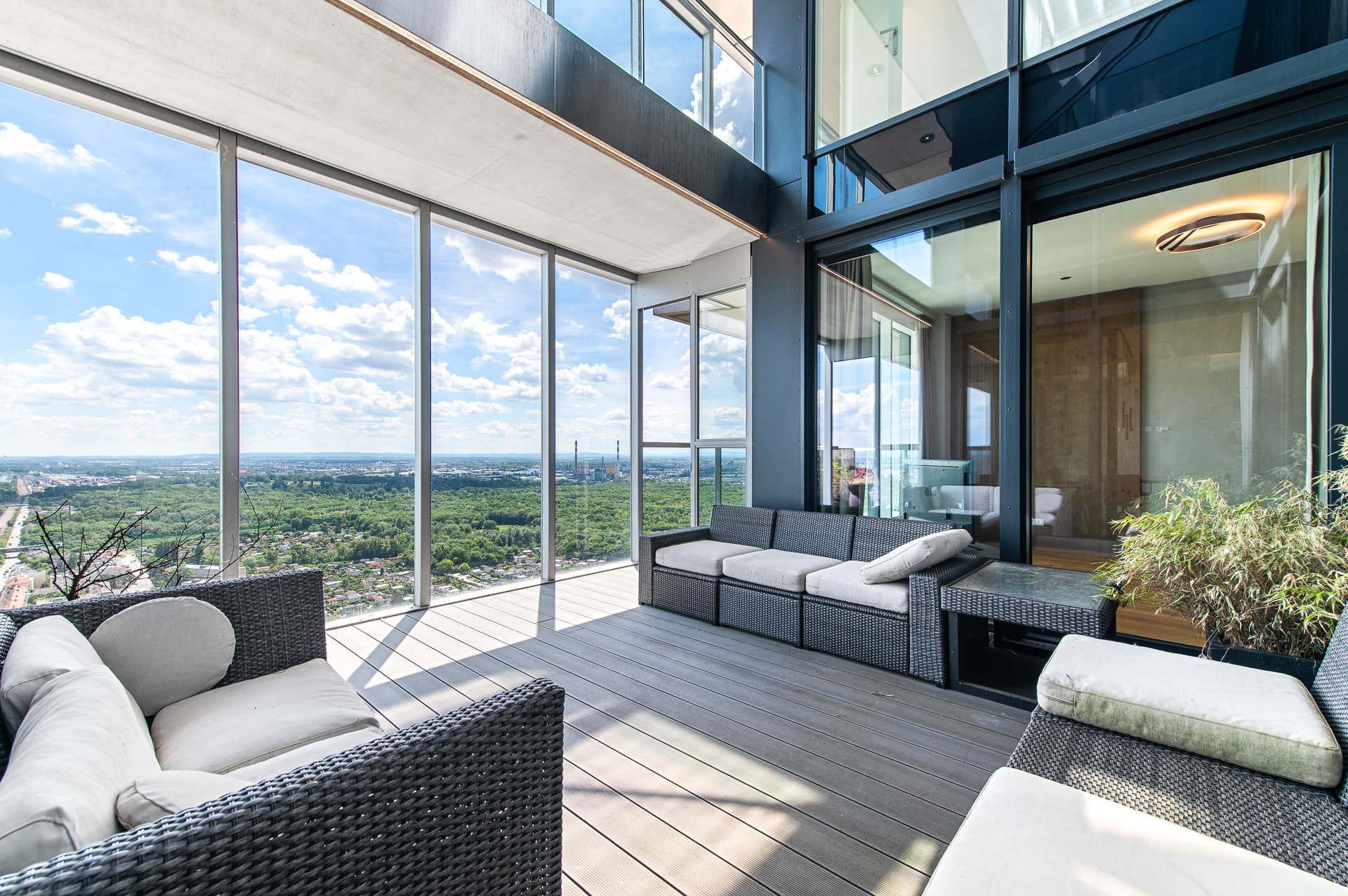 Exklusives Penthouse im Marina Tower mit Donaupanorama