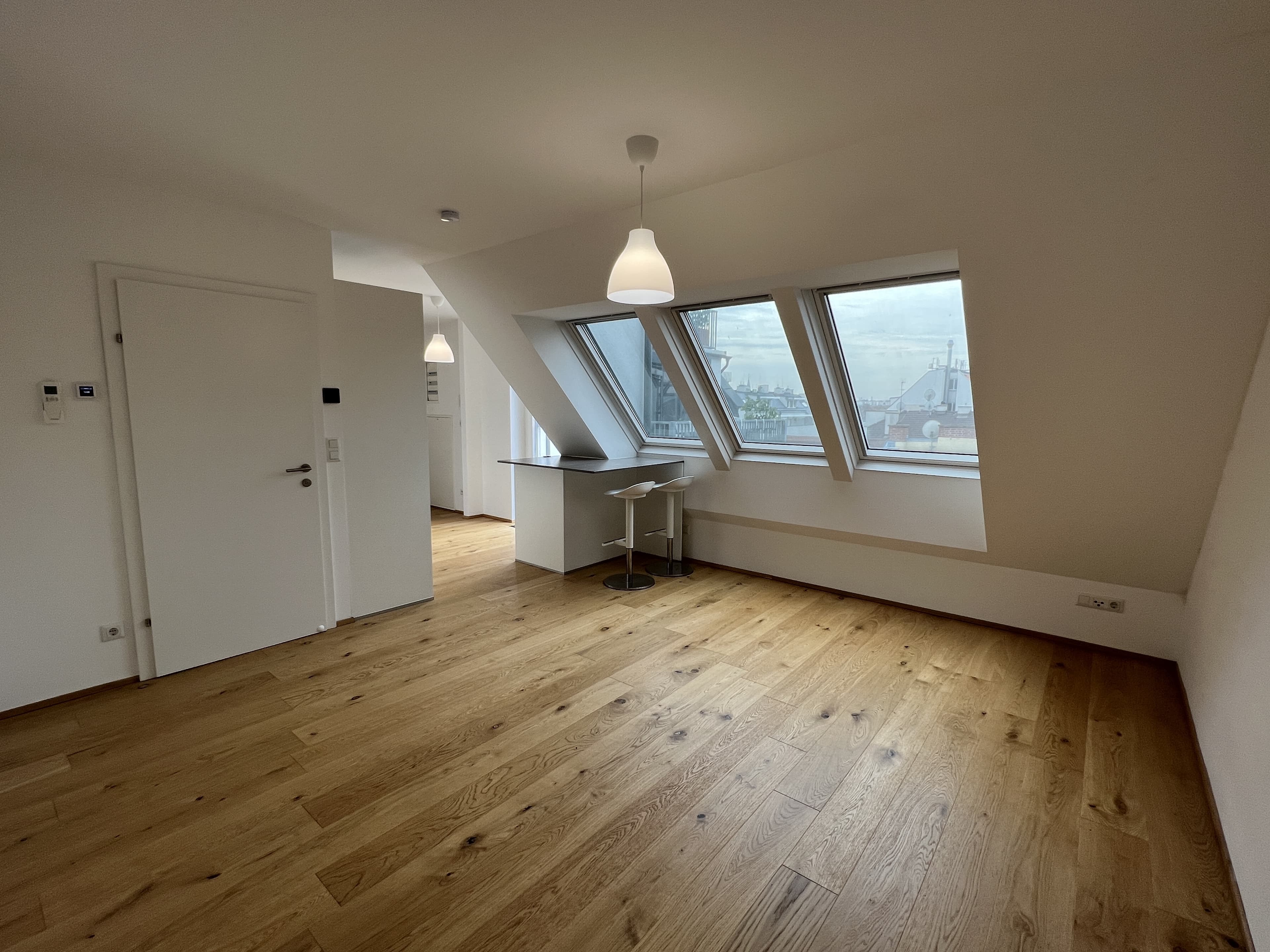 SONNIGES DG-STUDIO-APARTMENT MIT BALKON - KASTNERGASSE 21