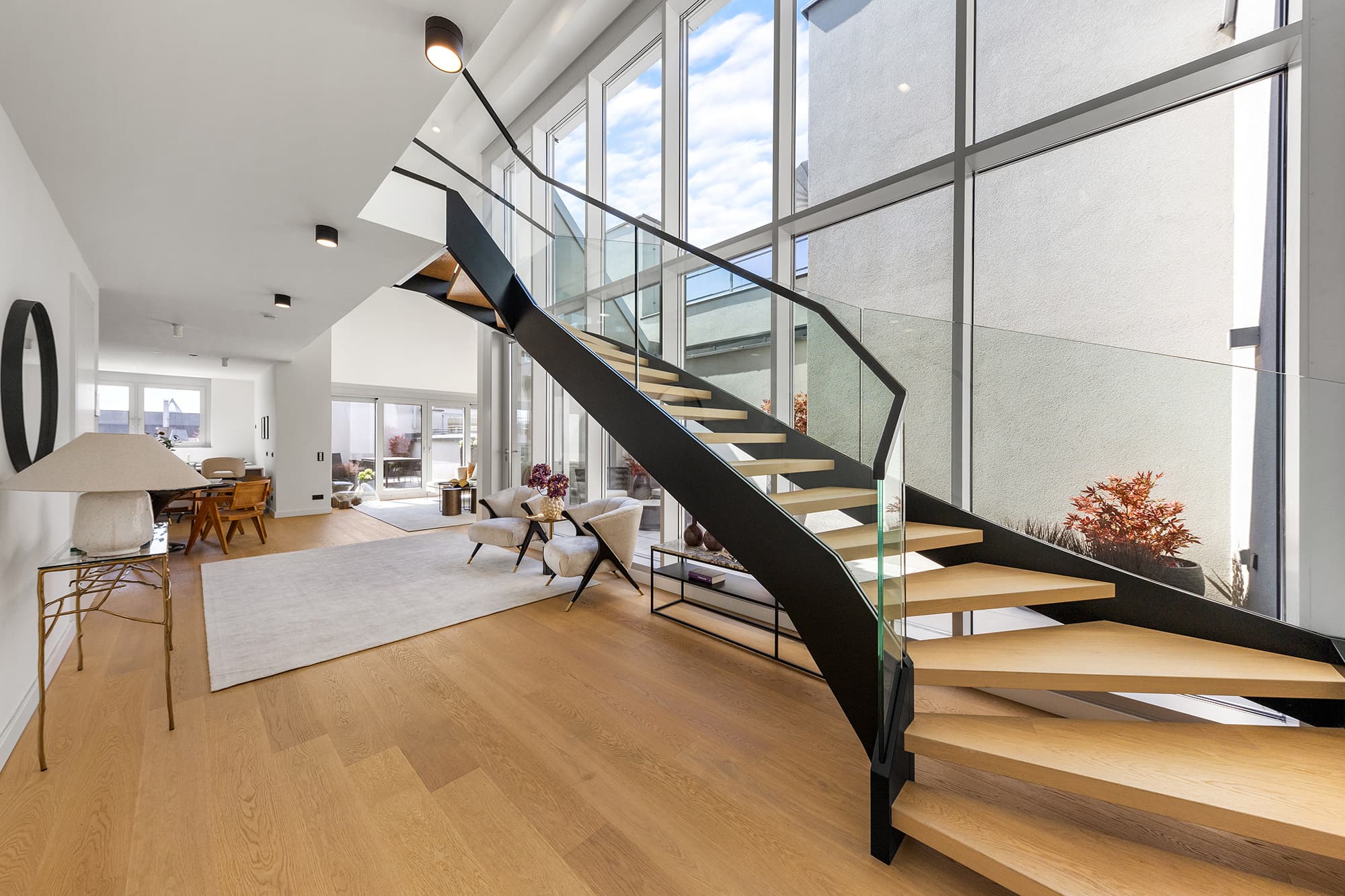 Stylish Penthouse Apartment with Gallery Level at WERDER SIX
