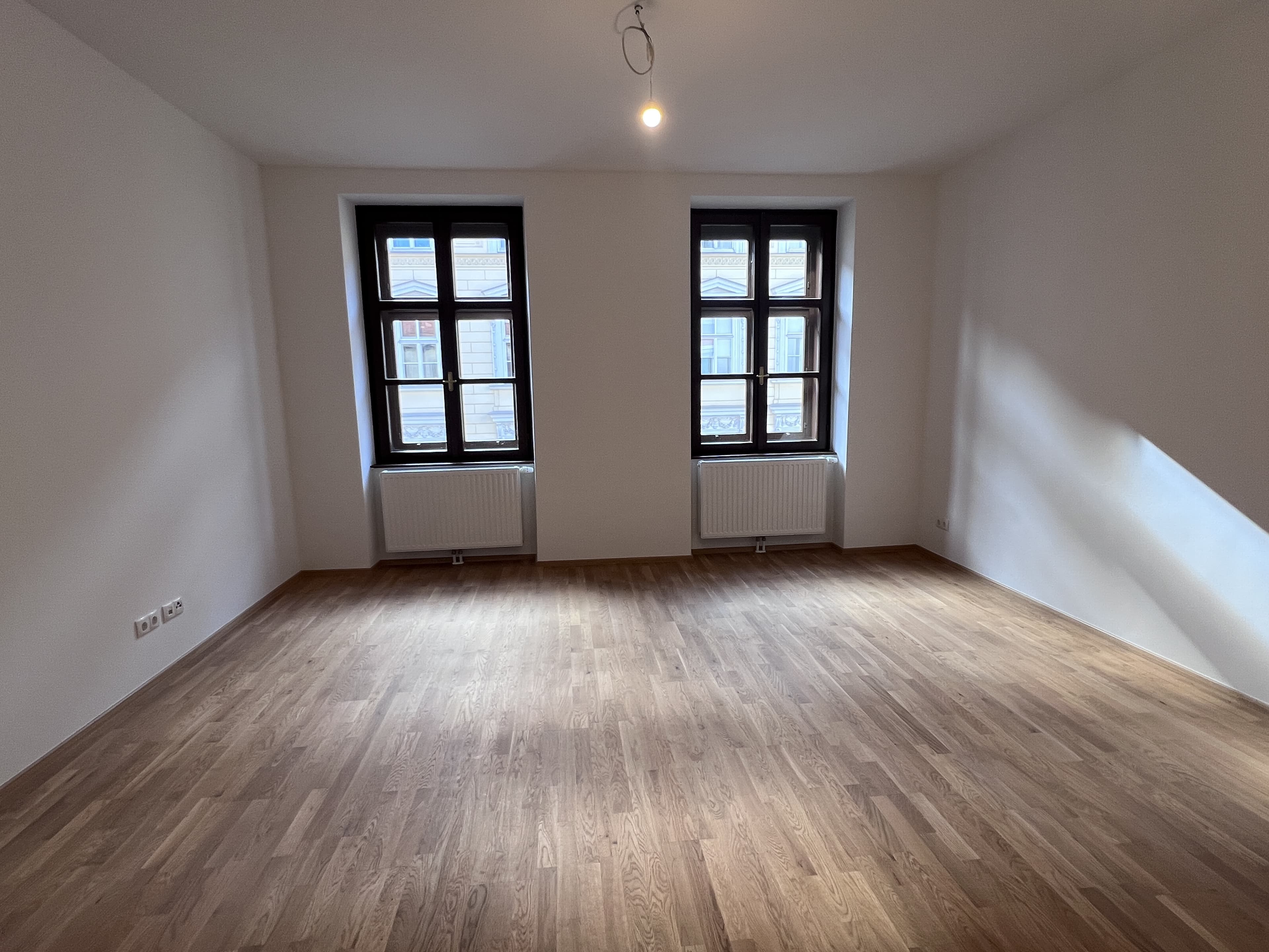 GENERALSANIERTE WOHNUNG IM ALTBAU NÄHE NASCHMARKT - UNBEFRISTET GENERALSANIERTE WOHNUNG IM ALTBAU NÄHE NASCHMARKT - UNBEFRISTET