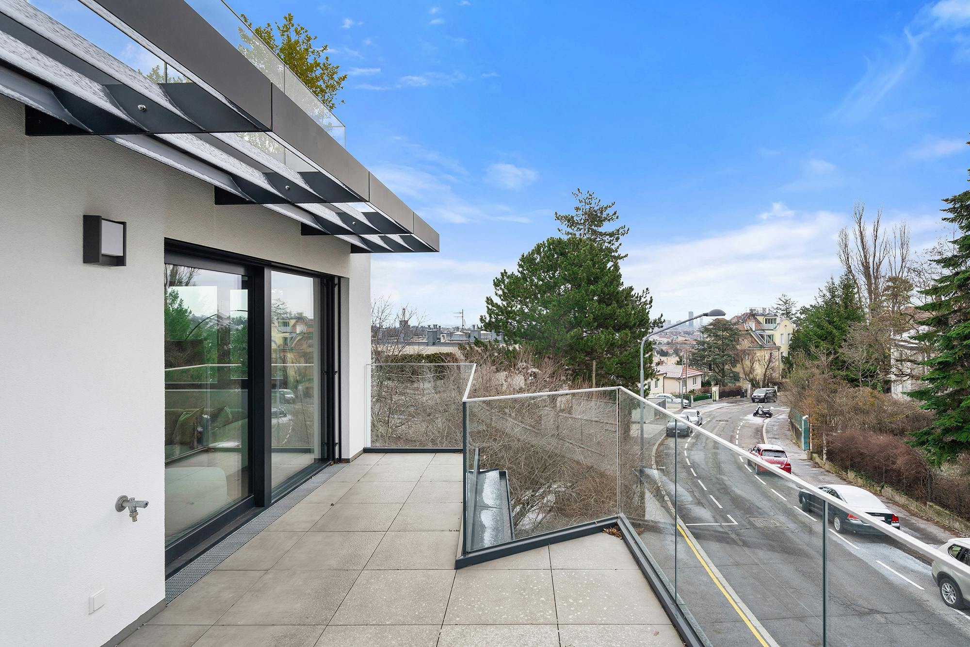 Verlockendes Panorama: Wunderschöne Drei-Zimmer-Wohnung mit Terrasse in Glanzing