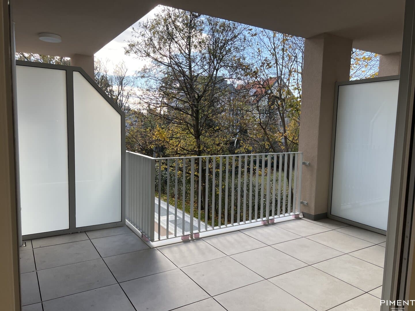2 ZIMMER WOHNUNG "UPPER HILLSIDE" 2 ZIMMER WOHNUNG "UPPER HILLSIDE"