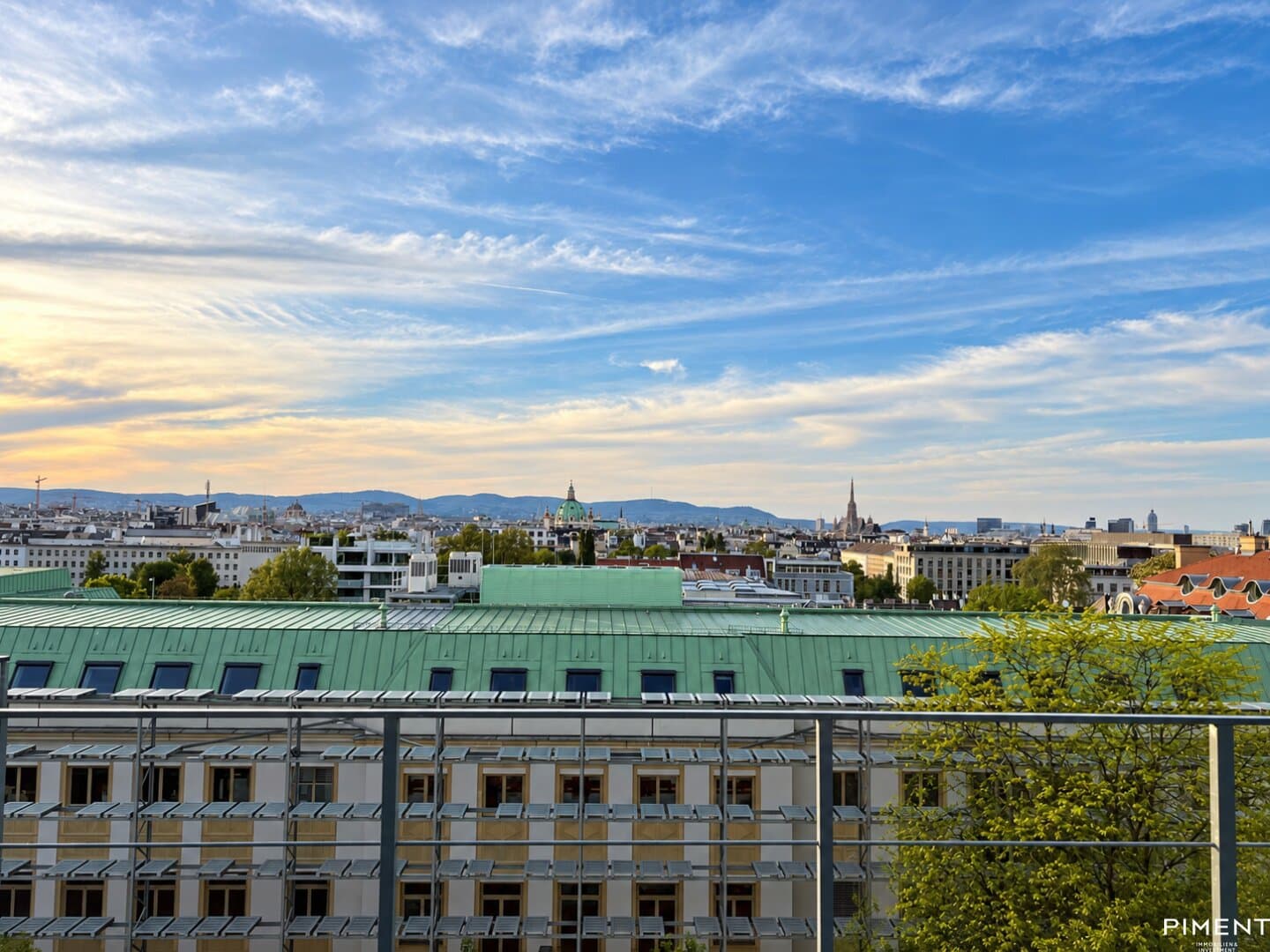 GROSSZÜGIGES PENTHOUSE MIT BALKON! GROSSZÜGIGES PENTHOUSE MIT BALKON!