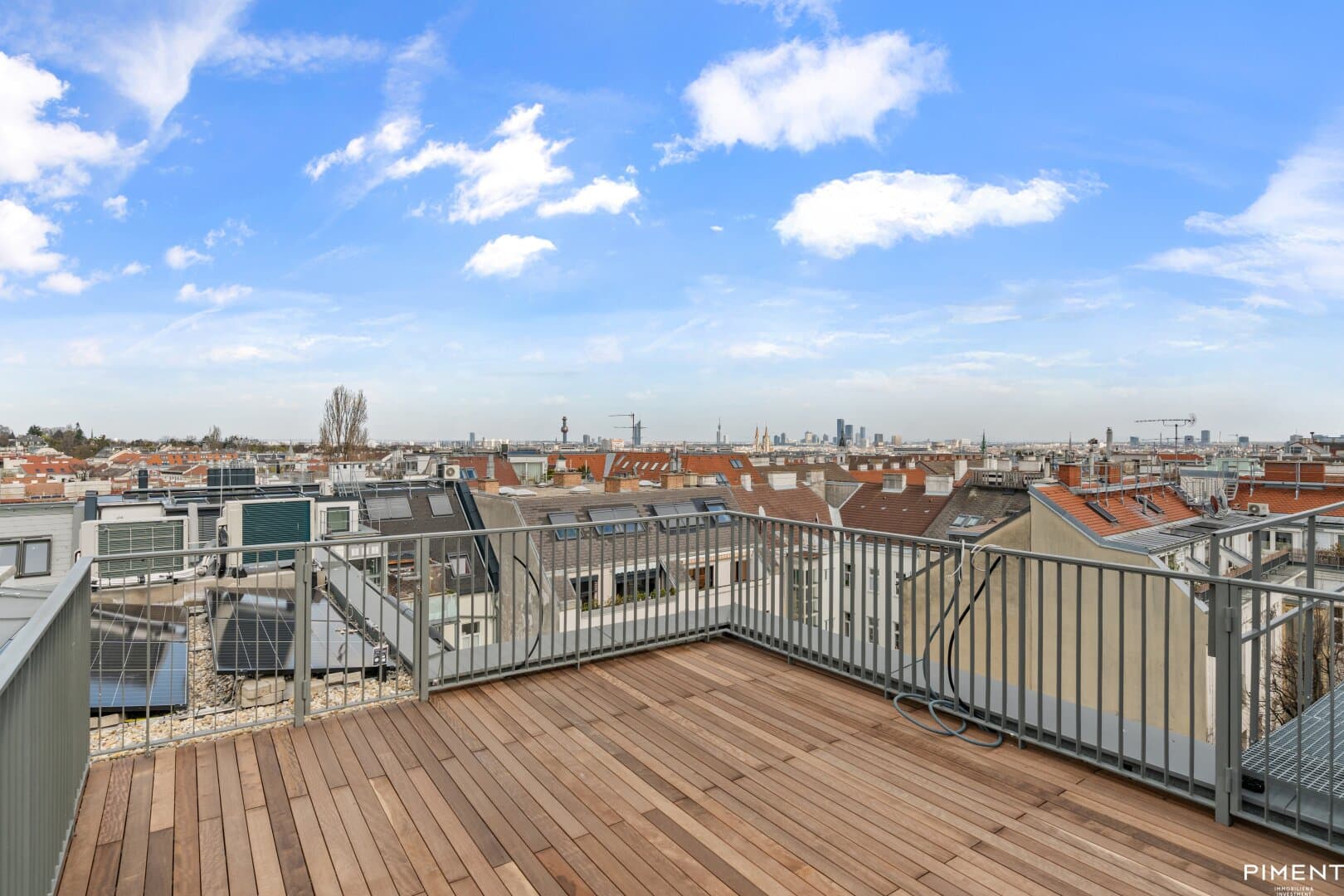 Dachgeschoßwohnung Nähe Aumannplatz- Blick über Wien Dachgeschoßwohnung Nähe Aumannplatz- Blick über Wien