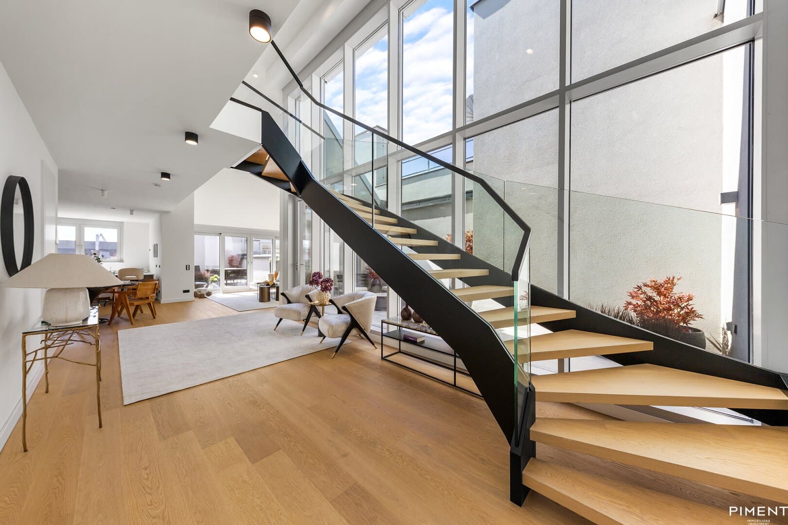 Stilvolle Dachgeschosswohnung mit Galerieebene im WERDER SIX Stilvolle Dachgeschosswohnung mit Galerieebene im WERDER SIX