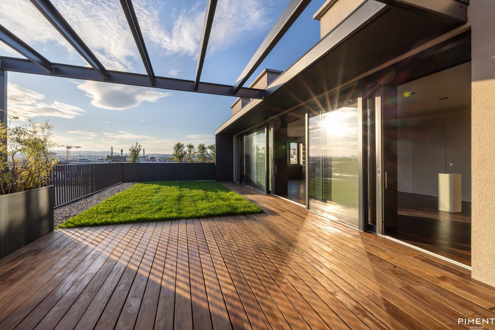 EINZIGARTIGES ARCHITEKTENPENTHOUSE - Gartenterrasse & Fernblick! EINZIGARTIGES ARCHITEKTENPENTHOUSE - Gartenterrasse & Fernblick!