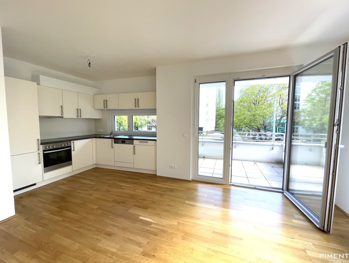 3-ZIMMER WOHNUNG MIT BALKON NAHE U1! 3-ZIMMER WOHNUNG MIT BALKON NAHE U1!