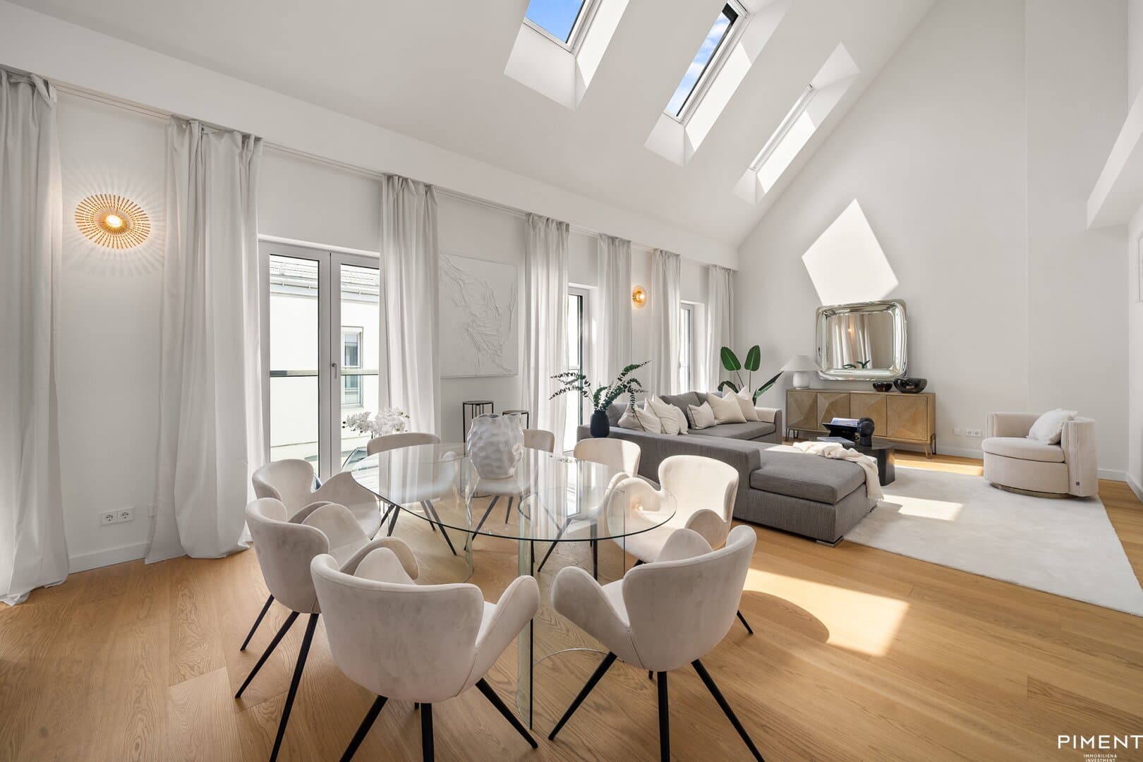 Luxuriöses Penthouse mit Galerie und Dachterrasse Luxuriöses Penthouse mit Galerie und Dachterrasse