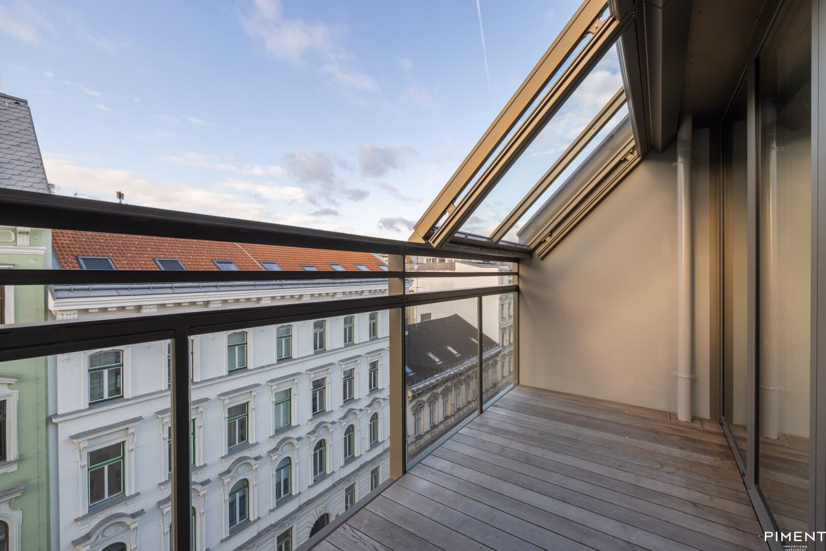 DACHGESCHOSS-ERSTBEZUG mit südwestseitiger Terrasse DACHGESCHOSS-ERSTBEZUG mit südwestseitiger Terrasse